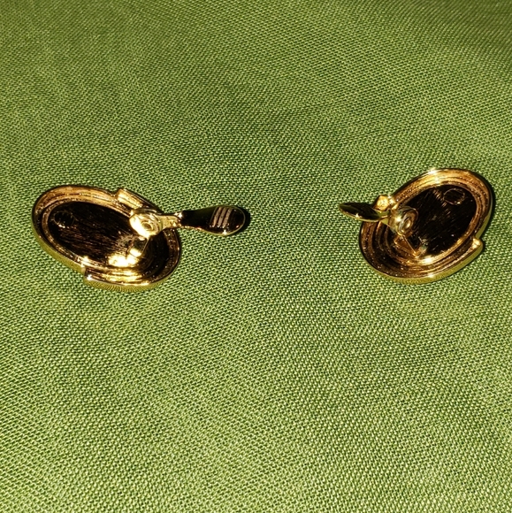 Vintage Monet 5 Piece Costume Jewelry - Earrings, - Picture 2 of 2